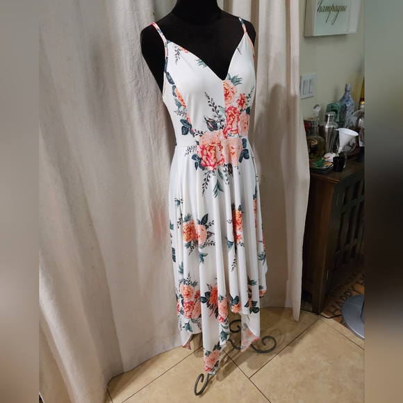 B Famous USA Womans Fun Floral Rose Dress SZ Large A line Hi Low flared Hem - Picture 2 of 11